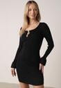 Czarna Sweterkowa Sukienka Dopasowana z Wiskozy z Falbankami i Guzikami Nevinndra