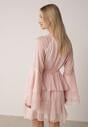 Różowa Sukienka z Eterycznymi Falbanami i Wiązanym Paskiem Rivaniah