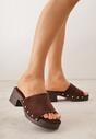 Brązowe Klapki Drewniaki na Słupku Zdobione Nitami Hilencja
