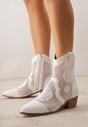 Białe Ażurowe Botki Kowbojki z Haftem na Niskim Obcasie Typu Stożek Bertolina