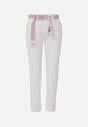 Białe Jeansy z Bawełną i Wiskozą o Kroju Mom Fit z Apaszką i Paskiem Hetirae