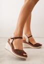Brązowe Sandały na Wysokim Plecionym Koturnie Nacireda