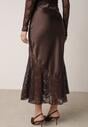 Brązowa Spódnica z Satyny z Koronką i Rozcięciem na Nogę Doritana