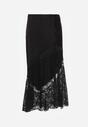 Czarna Spódnica z Satyny z Koronką i Rozcięciem na Nogę Doritana