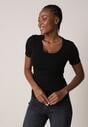 Czarny Prążkowany T-shirt Ozdobiony po Bokach Marszczeniem Nedisa