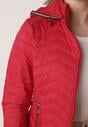 Czerwona Pikowana Kurtka Przejściowa z Ozdobną Lamówką przy Kapturze Tidorna