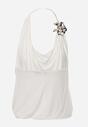 Biały Elegancki Top Halter Ozdobiony Łańcuszkiem i Kwiatową Broszką Idisara
