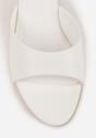 Białe Klapki na Niskiej Szpilce z Odkrytym Noskiem Cametea
