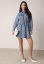 Niebieska Koszulowa Sukienka Jeansowa z Marszczeniem i Guzikami Dorinatta