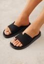 Czarne Klapki Typu Japonki z Metaliczną Ozdobą Samrina
