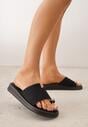 Czarne Klapki Typu Japonki z Metaliczną Ozdobą Samrina