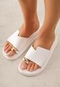Białe Klapki Typu Japonki z Metaliczną Ozdobą Samrina