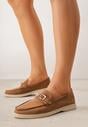 Jasnobrązowe Mokasyny z Prostokątną Metaliczną Ozdobą Aeleorane