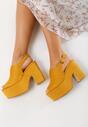 Żółte Sandały Traditionally