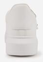 Białe Klasyczne Sneakersy z Ozdobną Zawieszką Tenevia