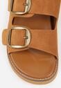 Jasnobrązowe Klapki VICES z Dwoma Paskami i Metalicznymi Klamrami Kaliniassi