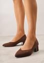 Ciemnobrązowe Czółenka na Obcasie Vices z Imitacji Zamszu ze Skórzaną Wkładką i Metaliczną Wstawką Ziztte