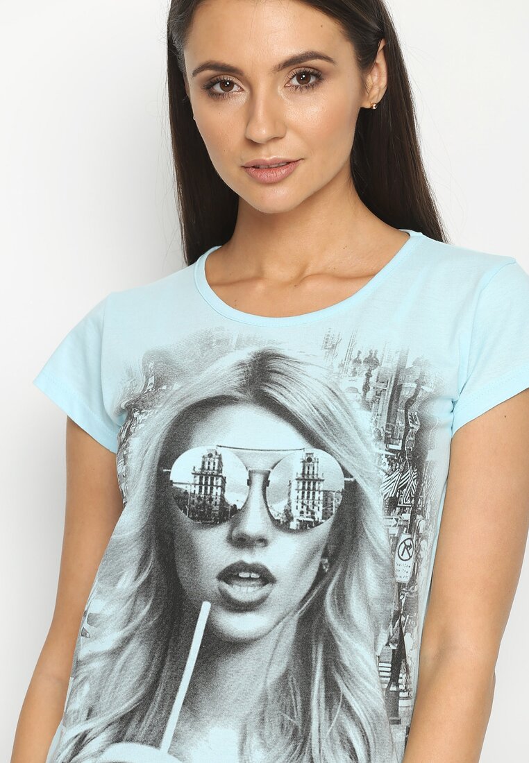 Jasnoniebieski T-shirt Urban Girl