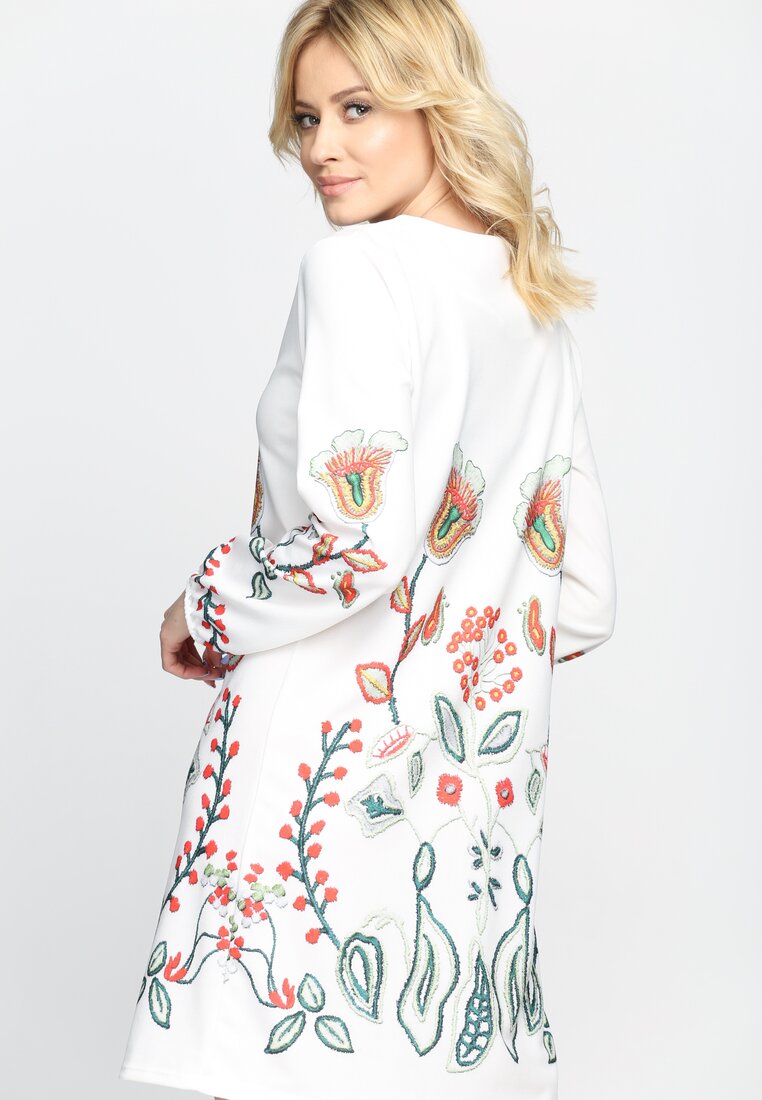 Biała Sukienka Rooted In Folklore