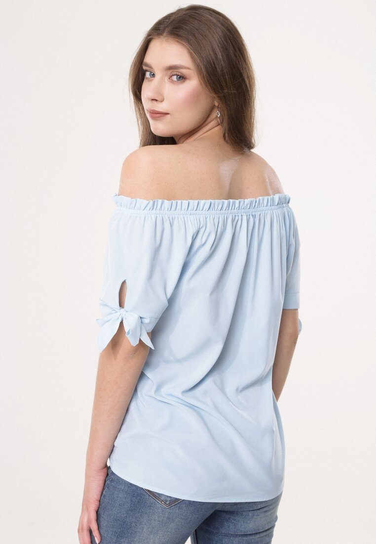 Niebieska Bluzka Authority