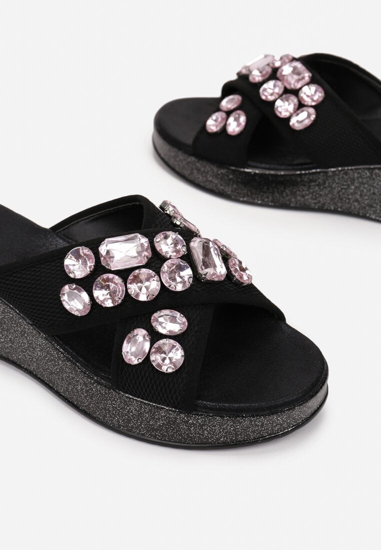 Czarne Klapki Phrinohre