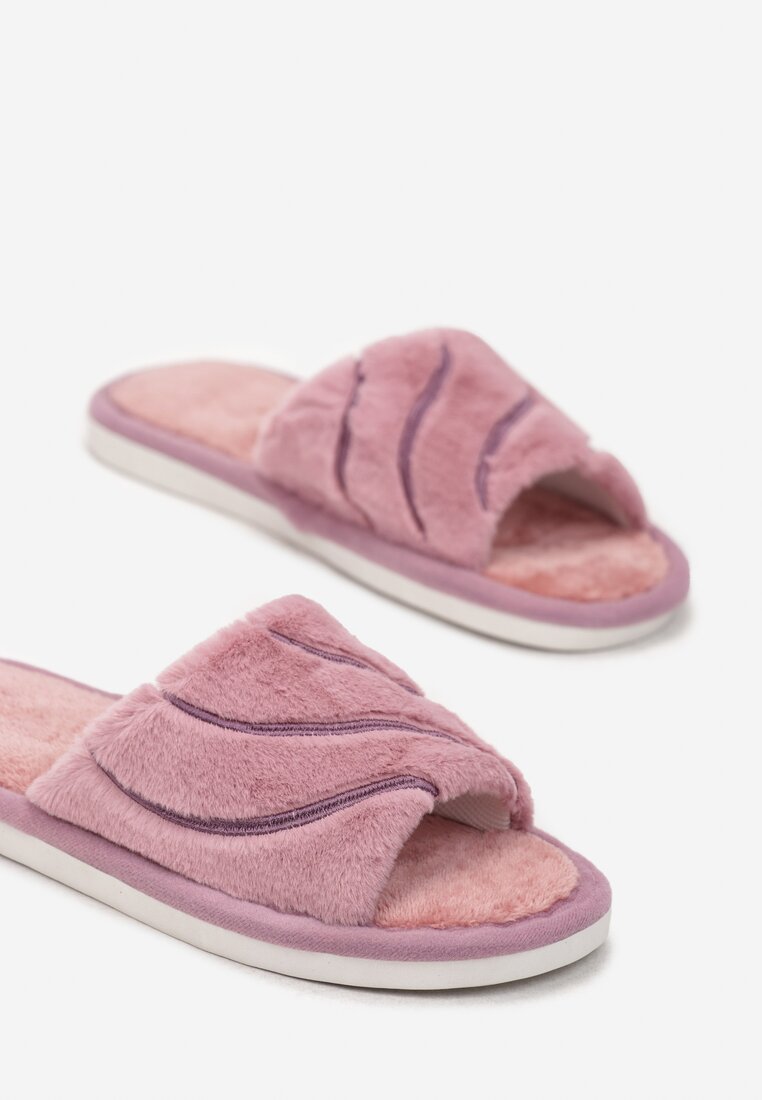Lila papucs