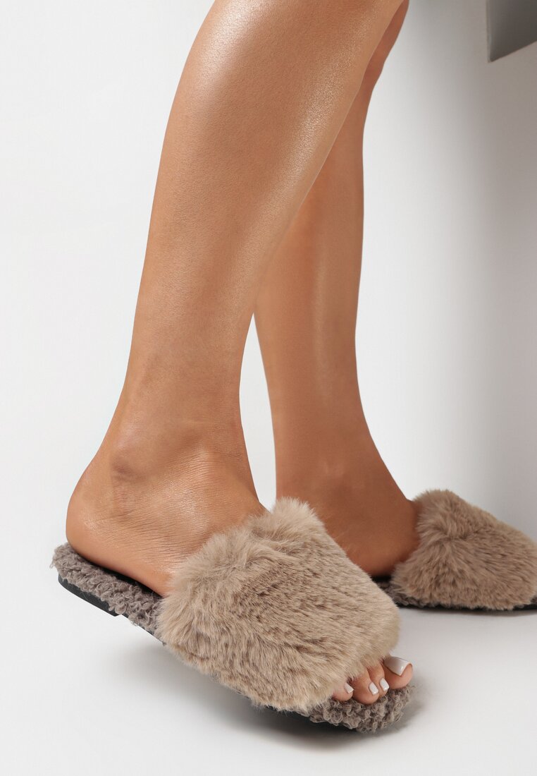 Szürke színűek papucs