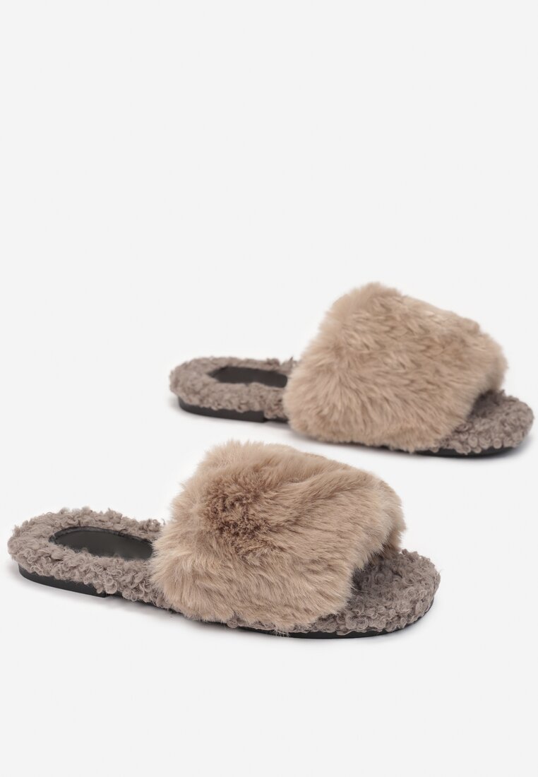 Szürke színűek papucs