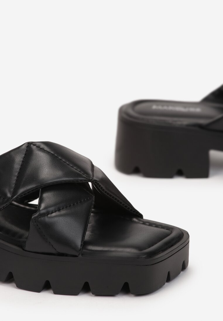 Czarne Klapki Pentheusa