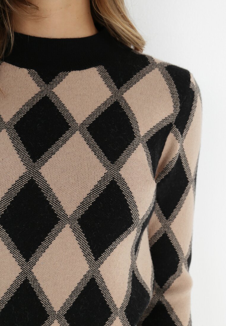 Beżowy Sweter w Romby z Półgolfem Atrilles