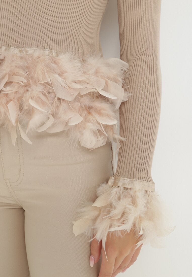 Beżowy Sweter Prążkowany z Piórkami Kophi