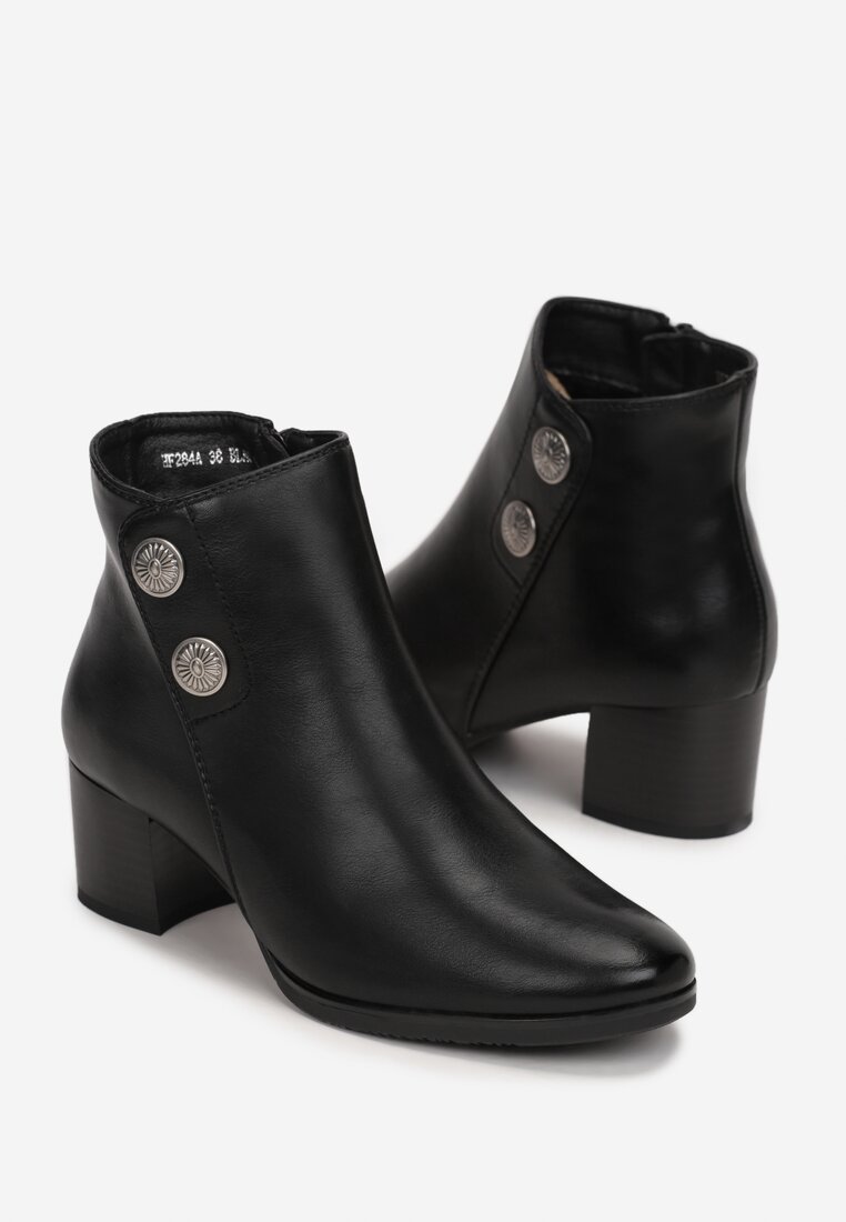 Czarne Botki na Słupku z Nitami Remaye