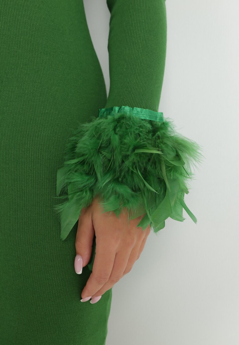 Zielona Sukienka Dzianinowa z Piórami Kia