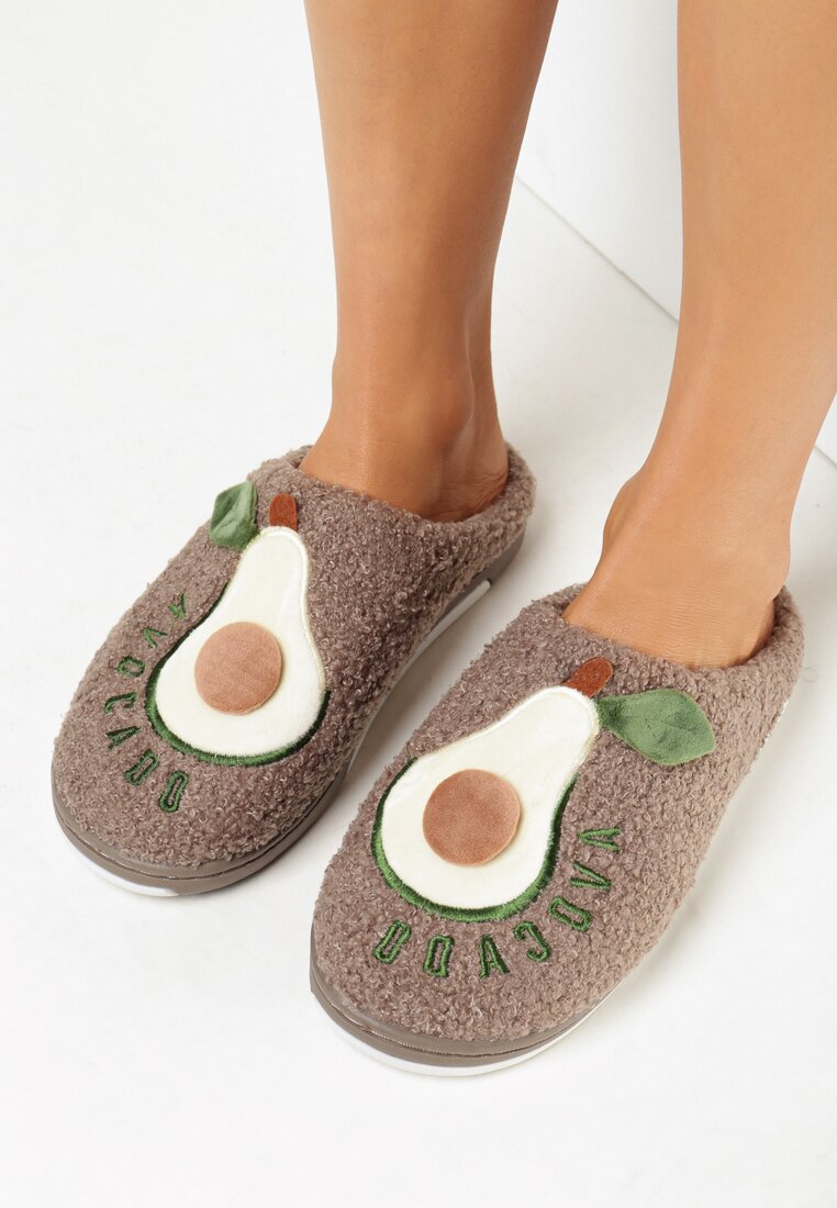 Ciemnobeżowe Kapcie Futrzane z Naszywką Avocado Larochka