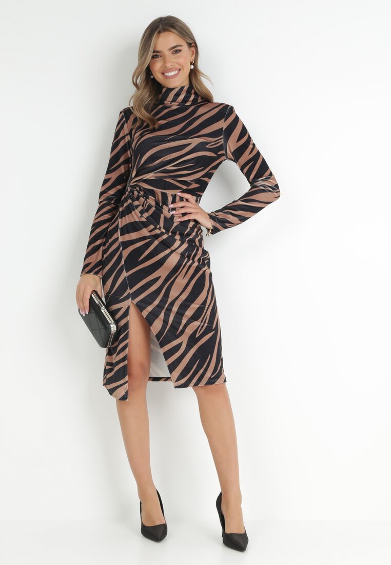 Brązowo-Czarna Welurowa Sukienka w Marmurkowy Wzór z Golfem i Marszczeniem Avia