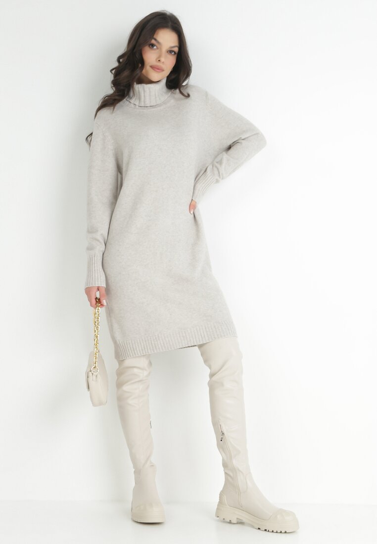 Beżowa Pudełkowa Sukienka Dzianinowa z Golfem Chissa