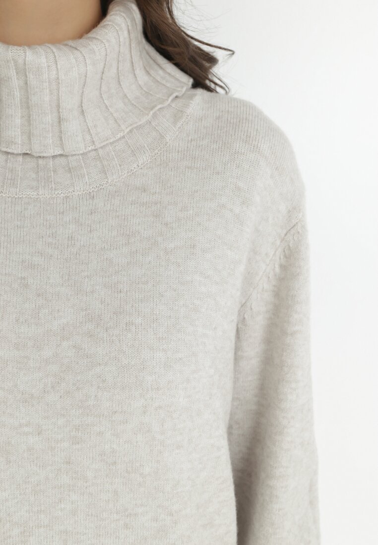 Beżowa Pudełkowa Sukienka Dzianinowa z Golfem Chissa