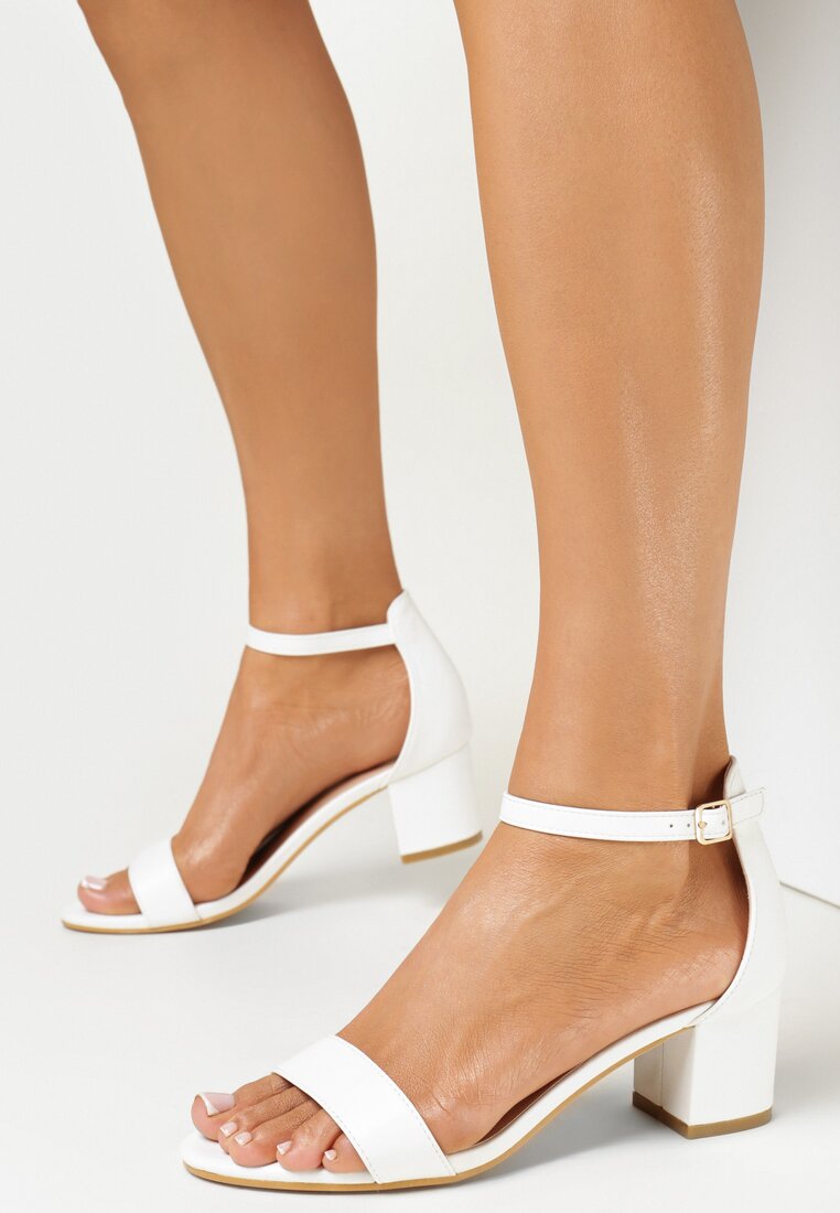 Białe Sandały na Słupku Fishe