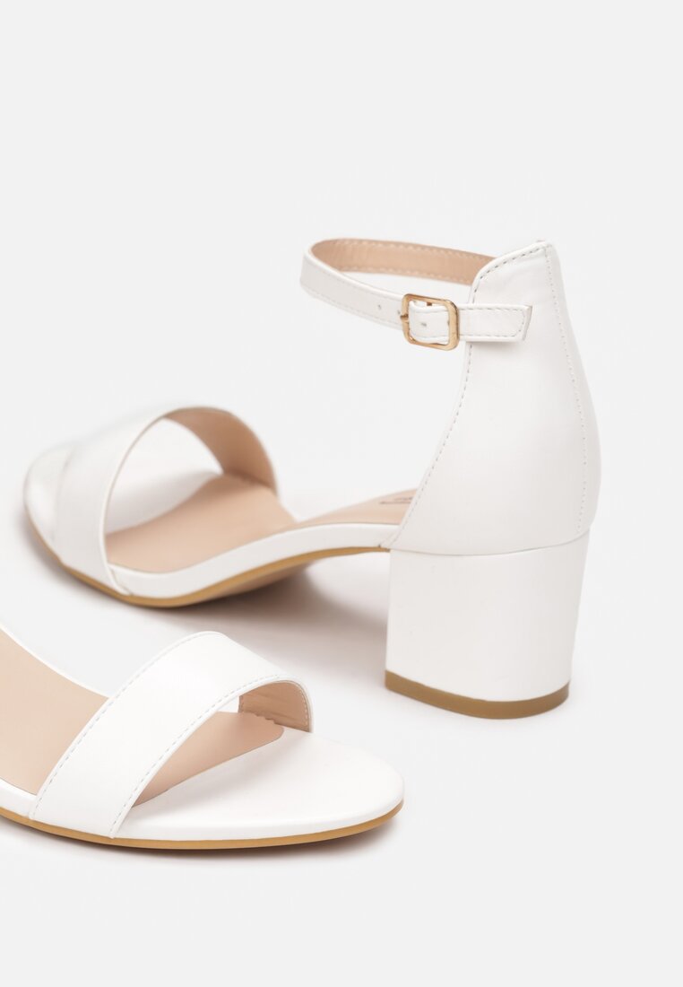 Białe Sandały na Słupku Fishe