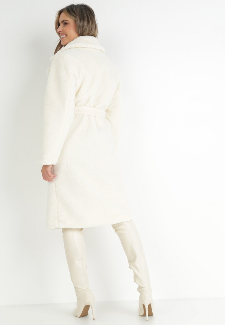Biały Płaszcz Futrzany z Wiązanym Paskiem Pargol
