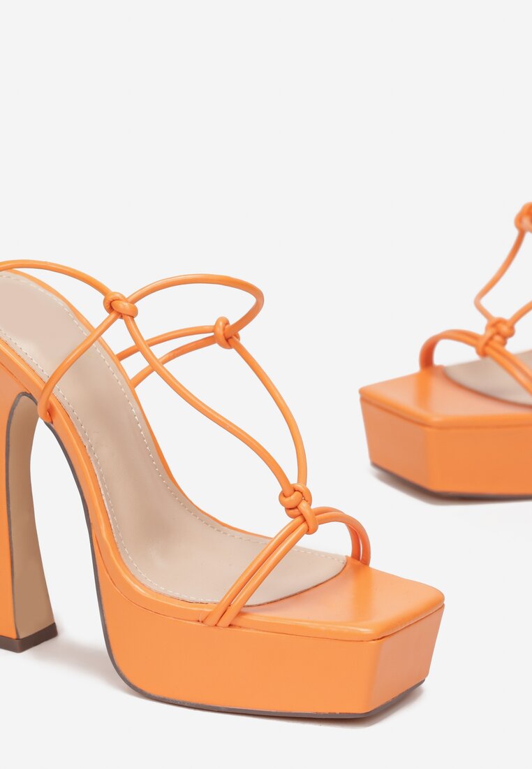 Pomarańczowe Sandały z Cienkimi Rzemykami na Geometrycznym Słupku i Platformie Ramarish