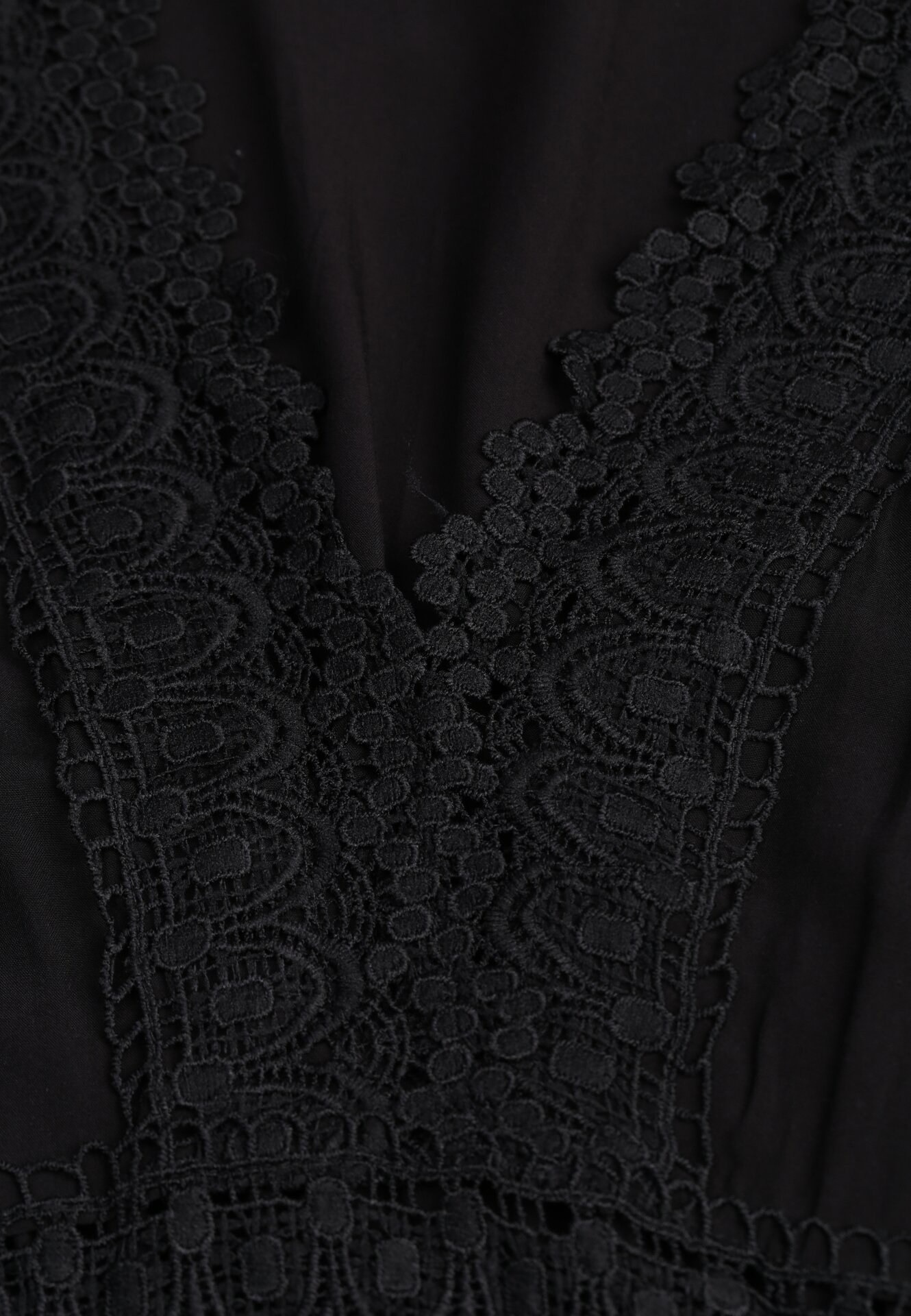 Czarna Rozkloszowana Sukienka z Koronką Brightyn
