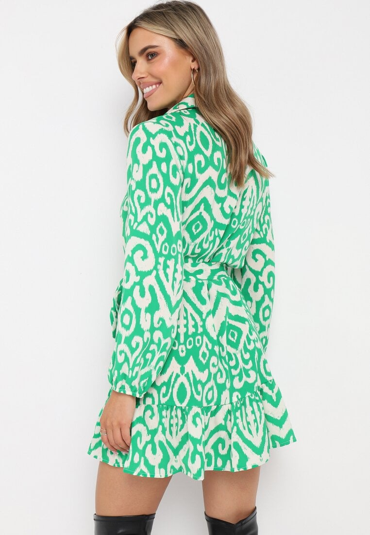 Zielona Koszulowa Sukienka Mini w Ornamentalny Wzór z Falbanką Alecerlla