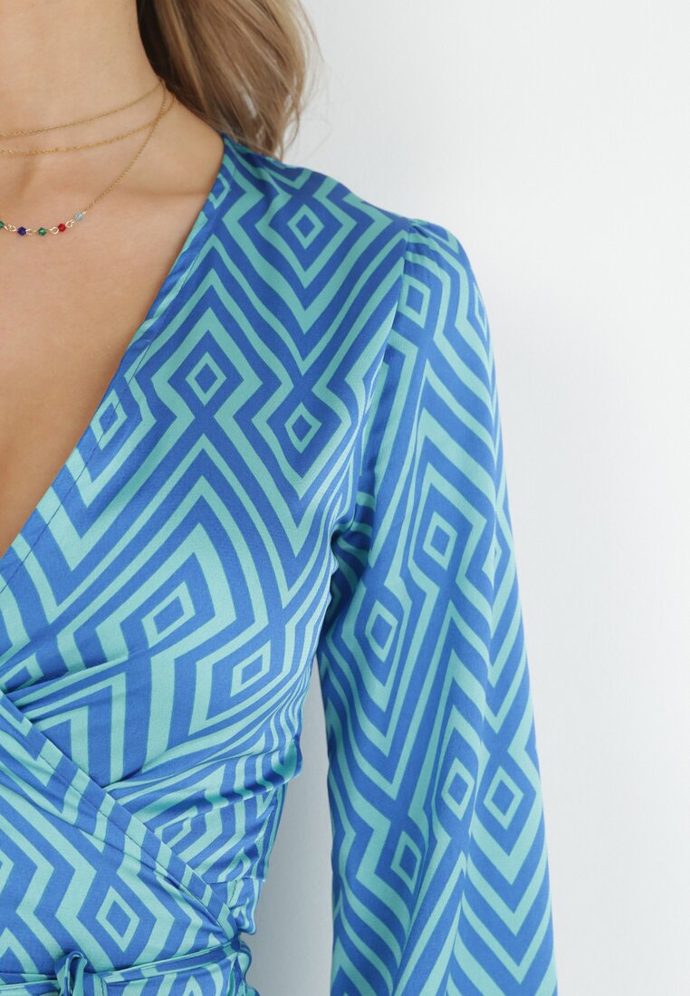 Niebieska Kopertowa Sukienka Midi w Geometryczny Print Zese