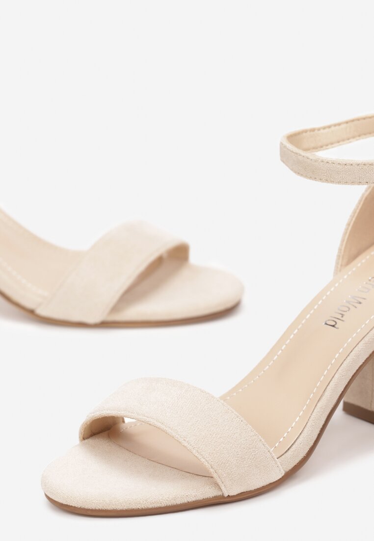 Beżowe Sandały na Ozdobnym Słupku ze Sprzączką Nalka