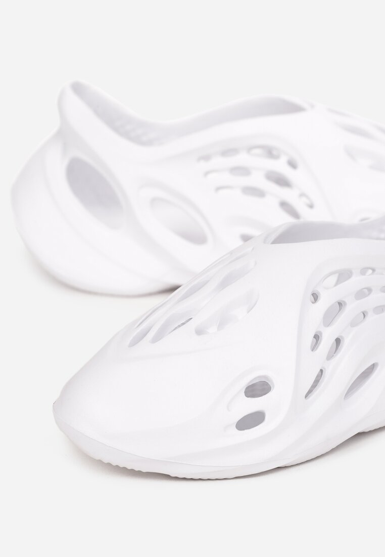 Białe Sneakersy z Pianki Zdobione Wycięciami Harelle