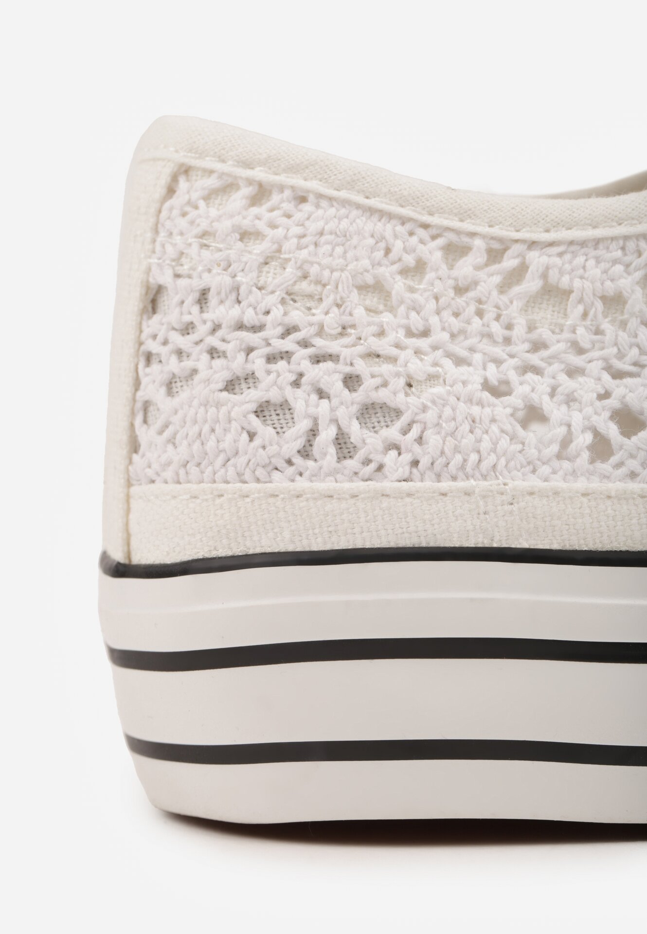 Białe Ażurowe Trampki Przed Kostkę Russi