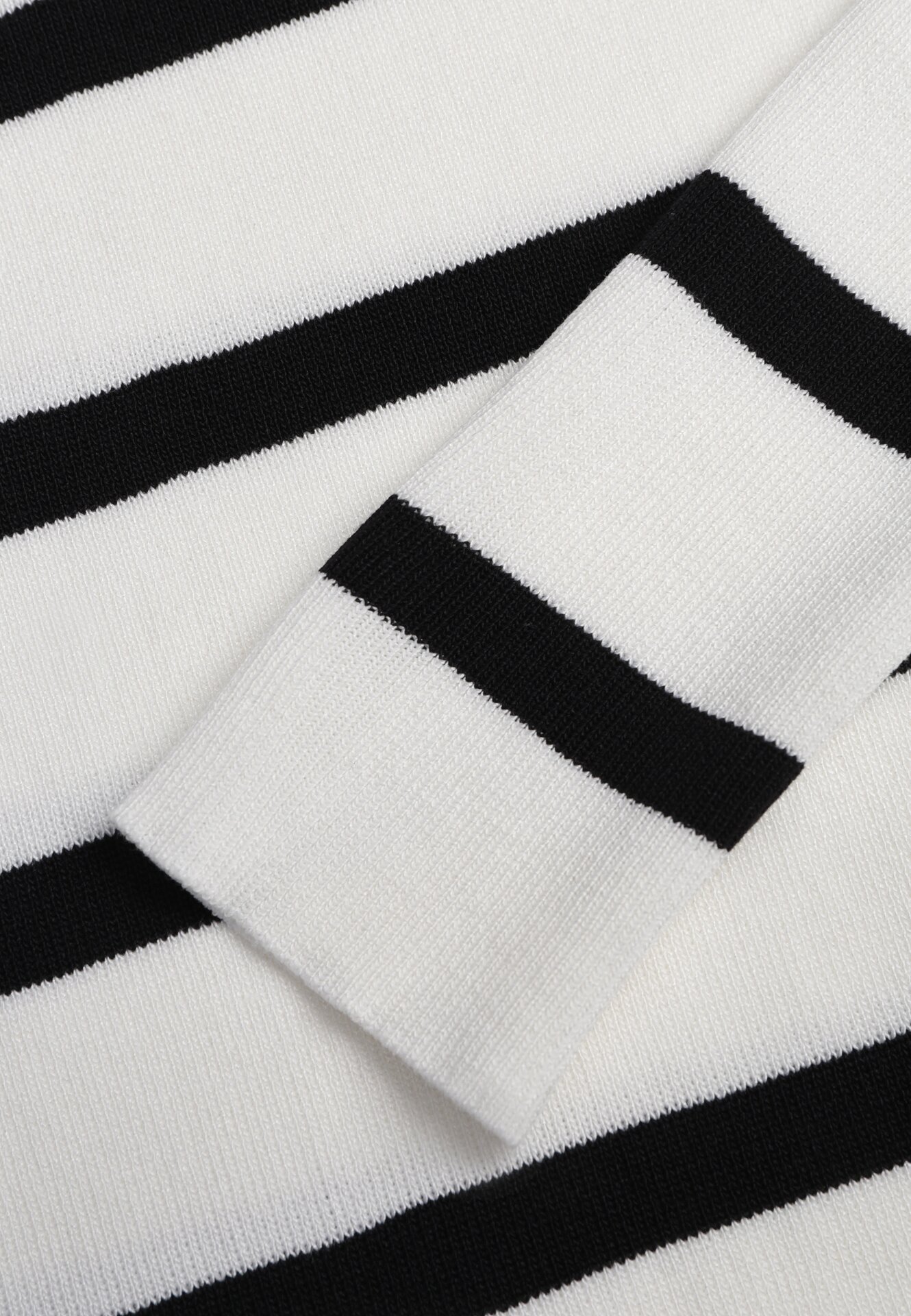 Biały Sweter Oversize w Paski z Rękawami Nietoperz Caelania