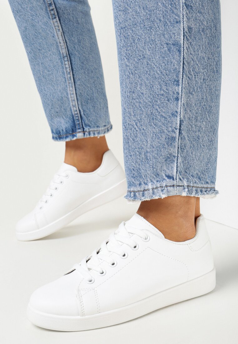 Białe Wiązane Sneakersy na Płaskiej Podeszwie z Okrągłym Noskiem Adephine