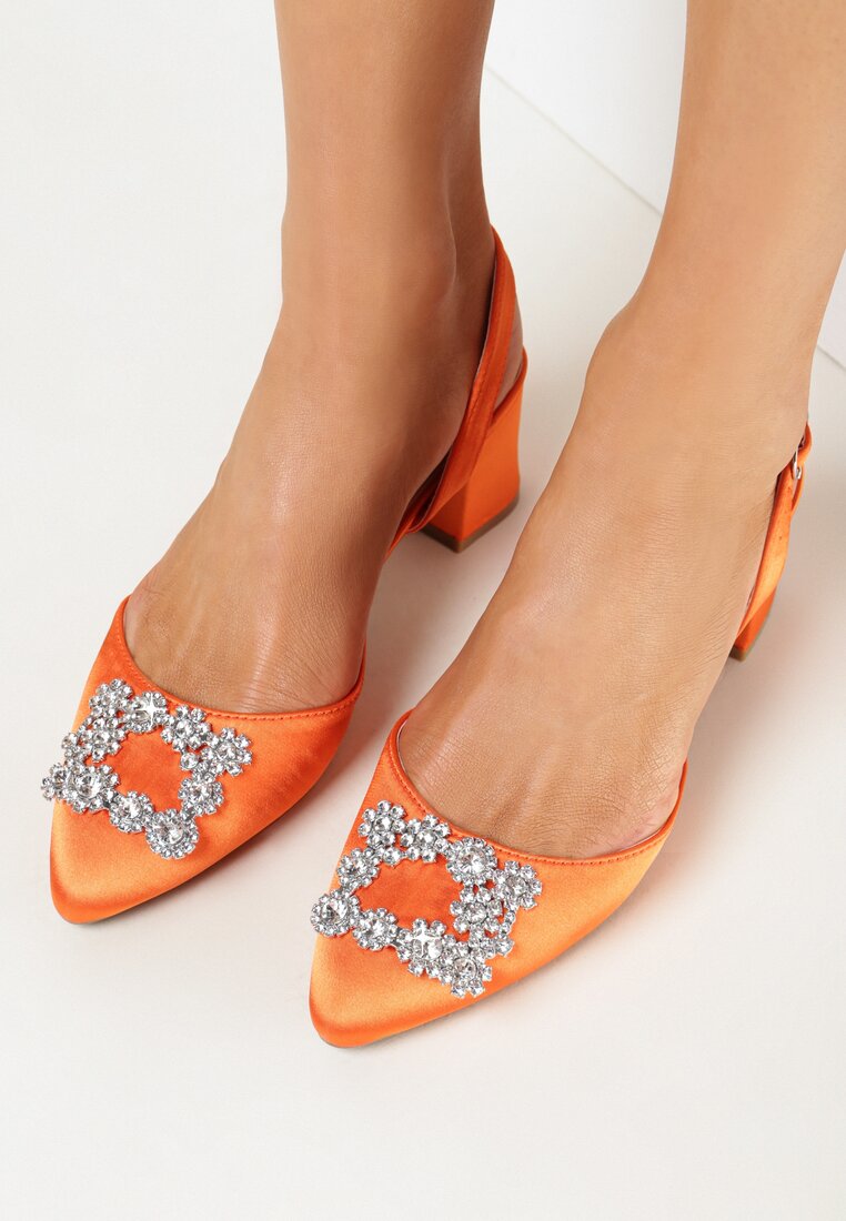 Pomarańczowe Satynowe Sandały z Biżuteryjną Klamerką i Noskiem w Szpic Vovi